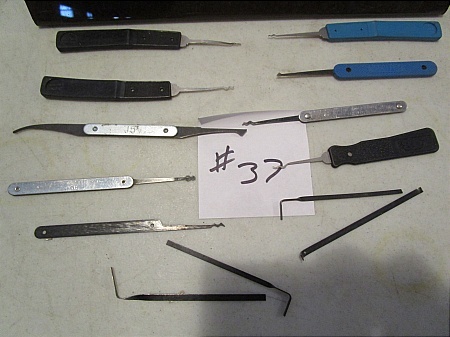 lot 37 image: Lock Picks - 14 pieces