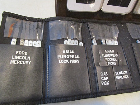 lot 122 image: Auto Lock Pick Set