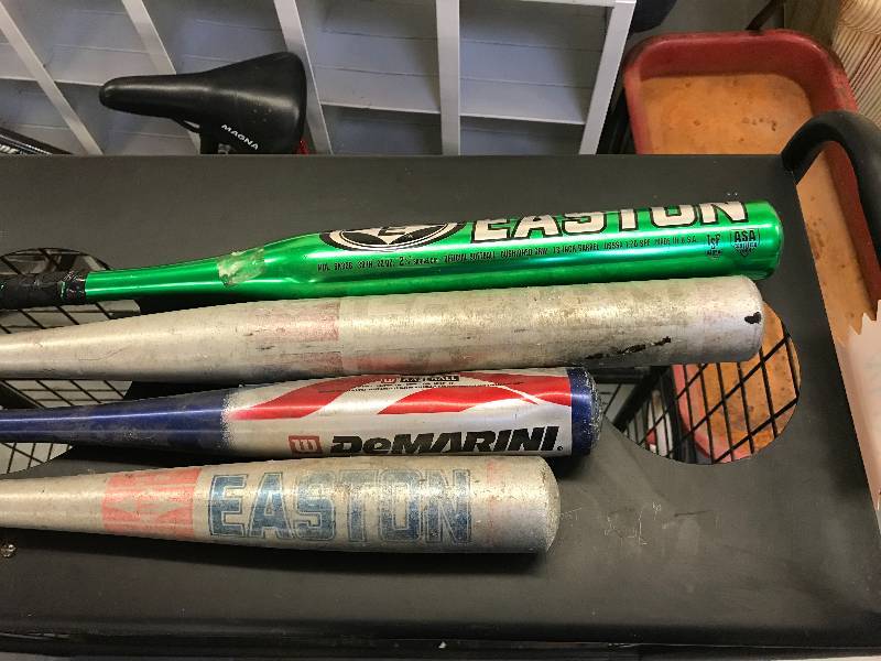 lot 104 image: ALUMINUM BATS