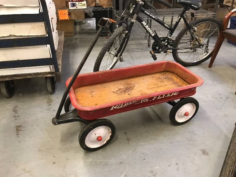 lot 108 image: METAL RADIO FLYER WAGON