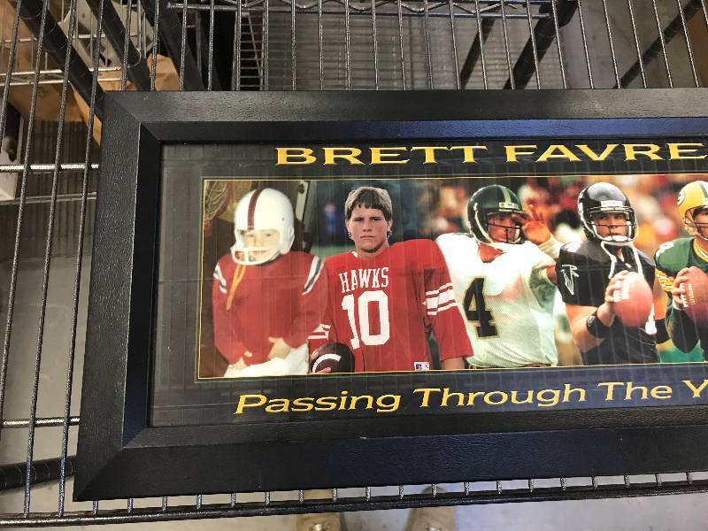 lot 118 image: FRAMED BRETT FAVRE PHOTO