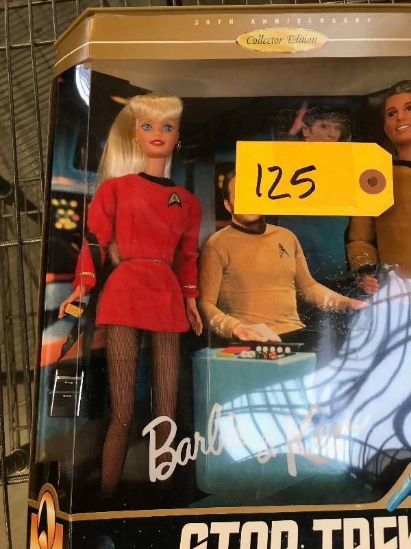 lot 125 image: STAR TREK BARBIE AND KEN SET