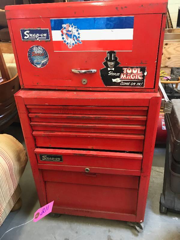 lot 205 image: SNAP ON TOOL BOX AND CHEST