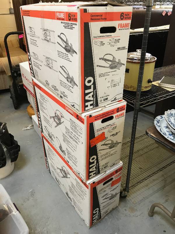 lot 214 image: 7 BOXES OF COMMERCIAL LIGHTING