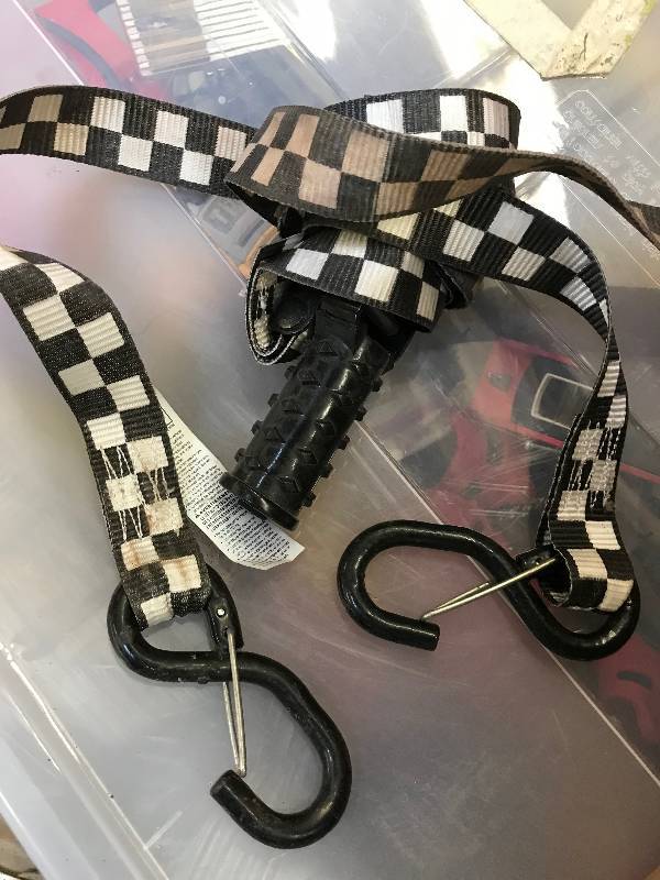 lot 222 image: 4 RATCHETING TIE DOWNS