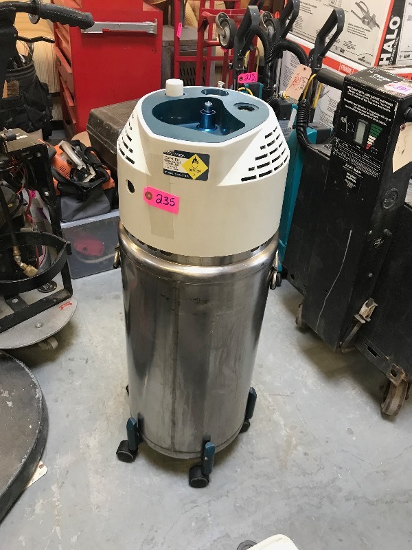 lot 235 image: HOME OXYGEN MACHINE