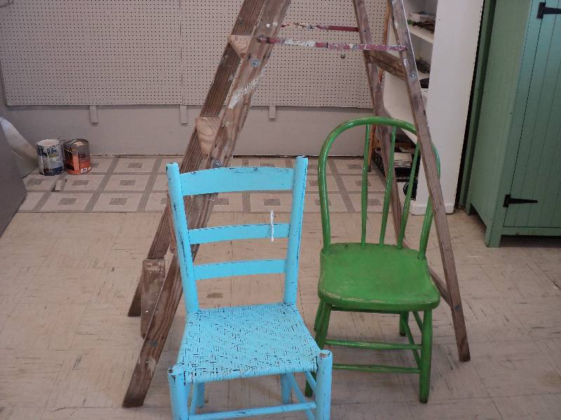 lot 2 image: Ladder, 2 garden chairs...