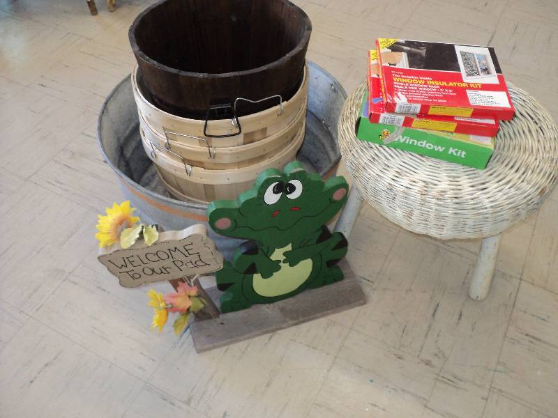 lot 5 image: Galvanized tub, baskets, and misc....