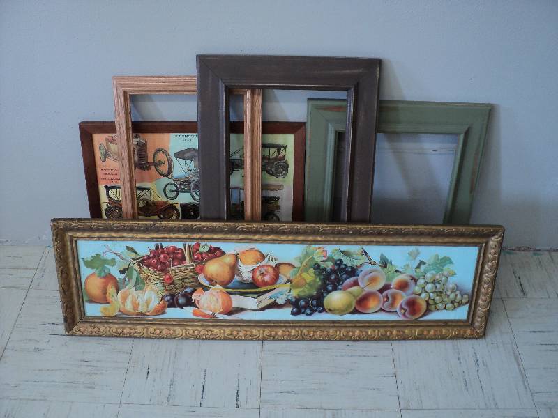 lot 9 image: 2 pictures and 3 frames...