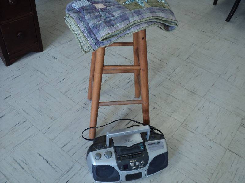lot 11 image: wood stool, radiocd player, and ru...