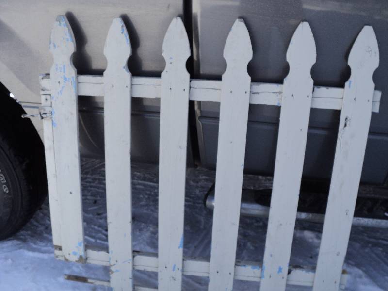 lot 23 image: picket fence 42x43...