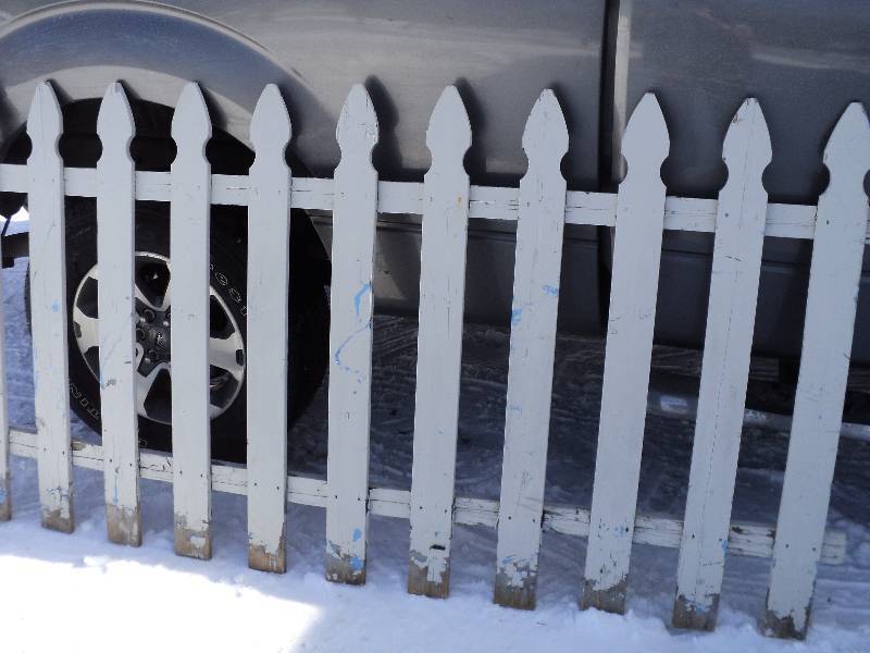 lot 26 image: picket fence 42x85...