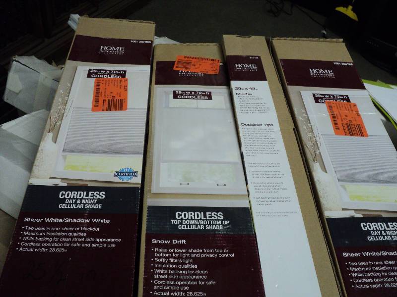 lot 67 image: 4 29 wide blinds various colors...