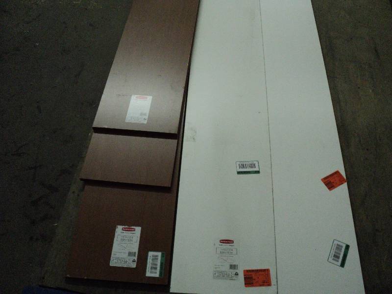 lot 78 image: 5 Rubbermaid shelves 11.8 x 71.8 - ...