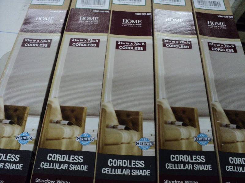 lot 92 image: 5 Home Decorator Collection 31x72 b...