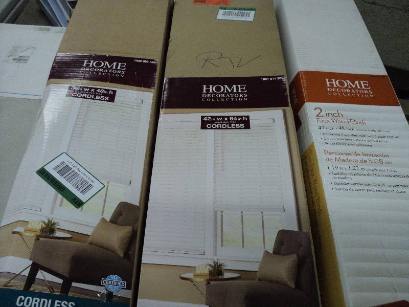 lot 100 image: 3 different width blinds...