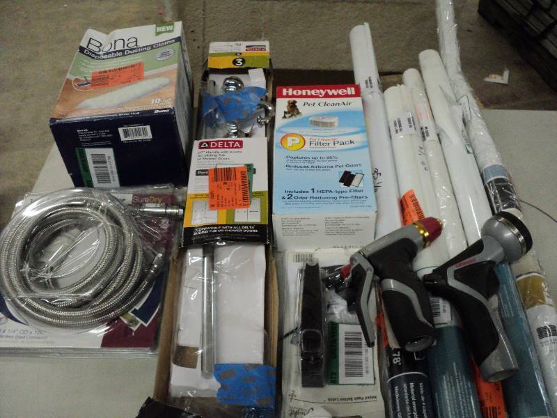 lot 106 image: Bathroom dcor and dusting cloths ...