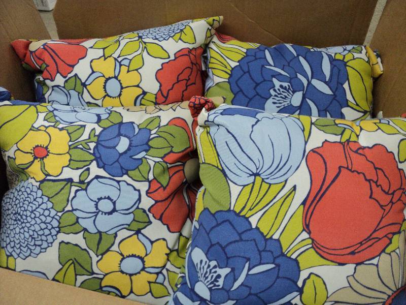 lot 108 image: 4 matching floral pillows...
