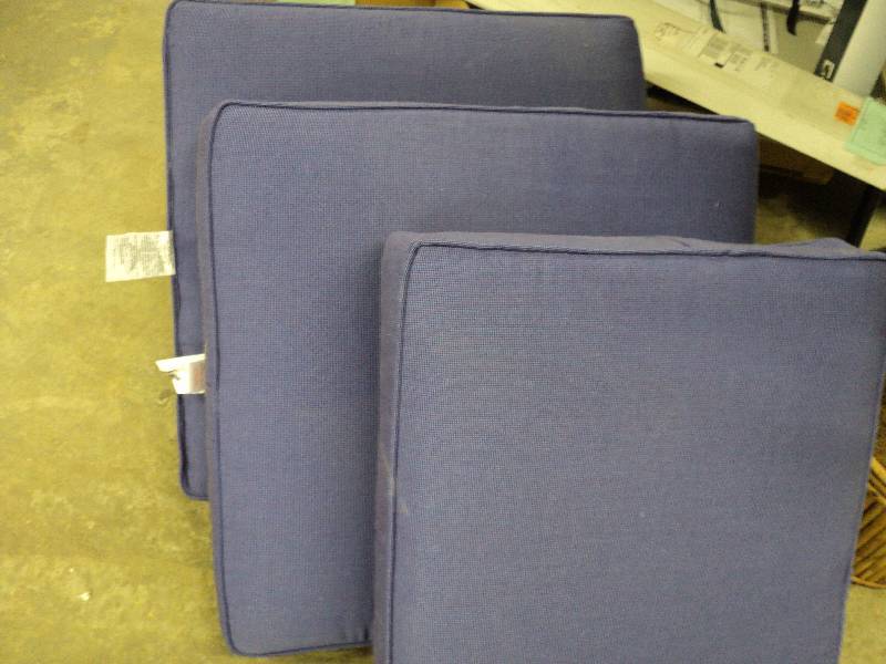 lot 118 image: 3 cushions - 2 are 24x25 and 1 is 2...