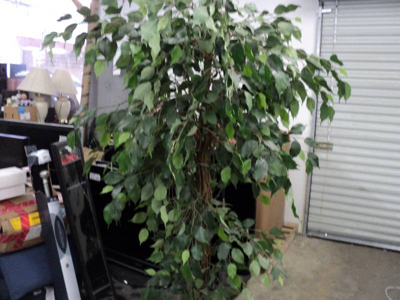 lot 119 image: artificial tree...
