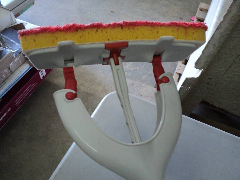 lot 129 image: Squeegee mop - slight damage...