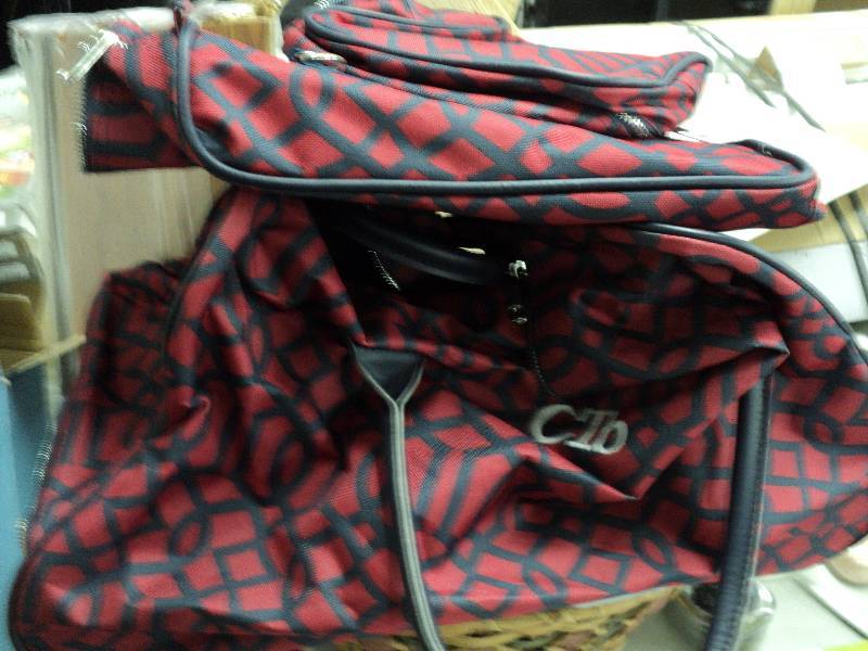 lot 180 image: 3 piece CLb luggage...