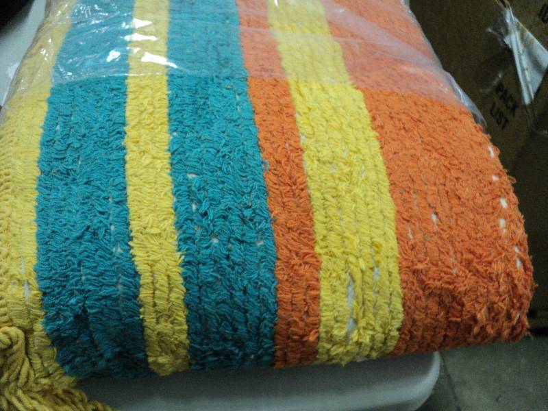 lot 192 image: Full size cotton chenille bedspread...