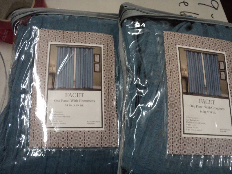 lot 193 image: 2 panels of Facet 54x84...