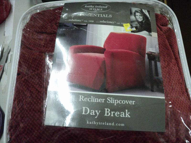 lot 210 image: Daybreak recliner slipcover...