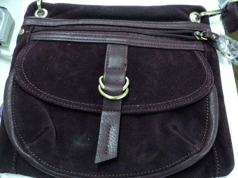 lot 224 image: LaDiva purse...