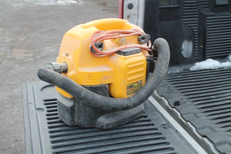 Wet  Dry 2 Gallon Vacuum
