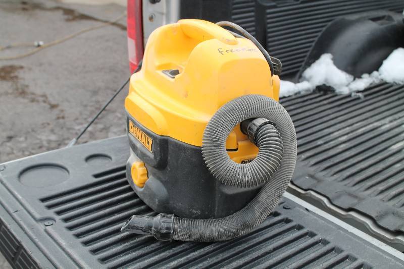 Wet  Dry 2 Gallon Vacuum