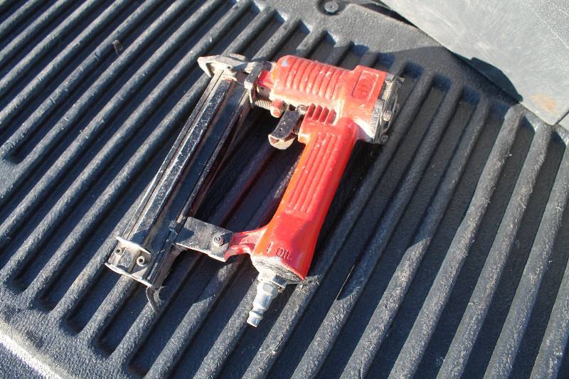 Pneumatic Staplers Lot