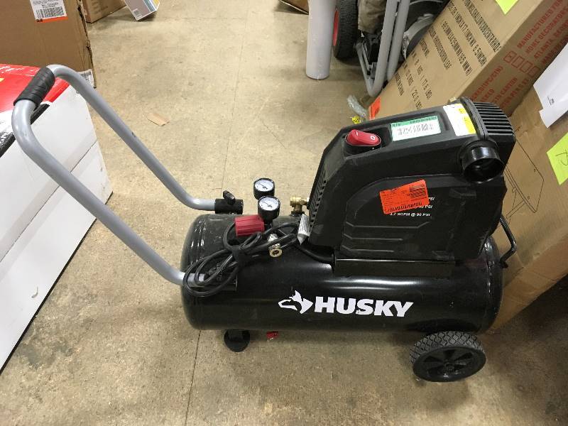 Husky  8G 150 PSI Hotdog Air Compressor used in good condition