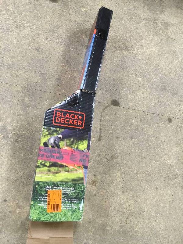 BLACKDECKER  22 in. 4.0 Amp Corded Electric Hedge Trimmer in good condition