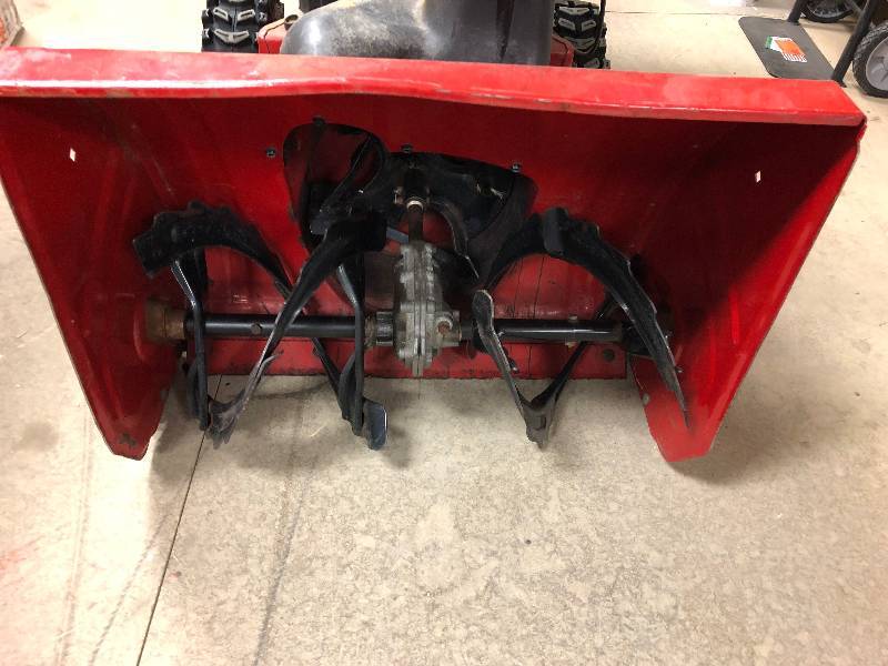 Toro  Power Max 724 OE 24 in. 212cc Two-Stage Gas Snow Blower used in working condition