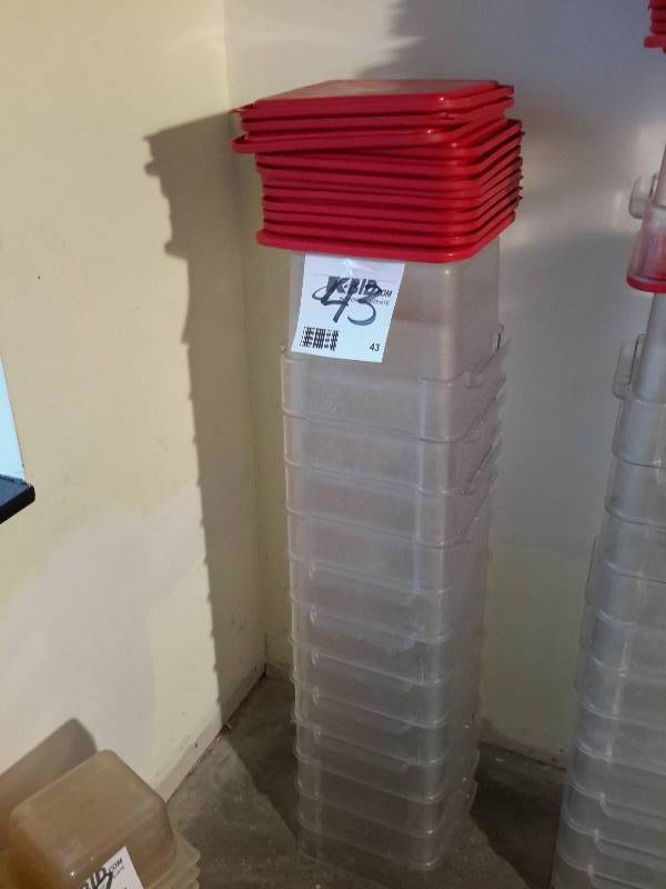 lot 43 image: 12, 6 qt Carlisle Food Containers with covers