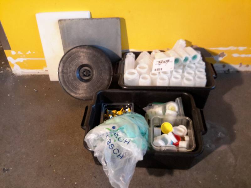 lot 79 image: Large lot of ketchup and ingredient bottles.. Wrags, Clips