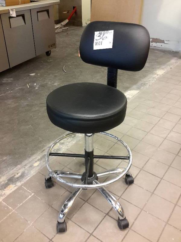 lot 36 image: Rolling High Deskcounter chair.
