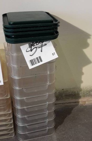 lot 57 image: 8 Carlisle, 2 Qt Plastic Food Containers with Covers.. (4 covers)