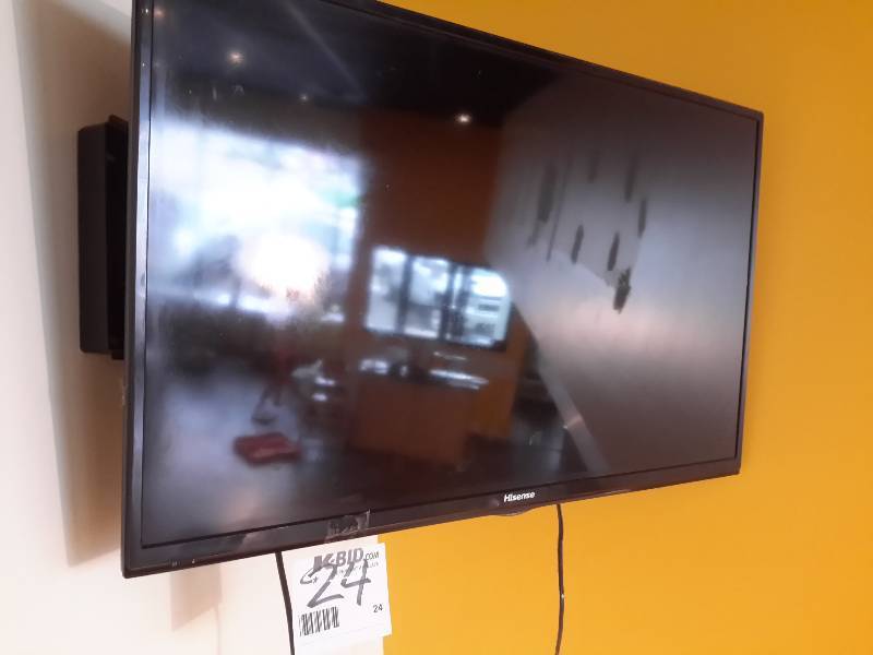 lot 24 image: HISENSE, 40 in Flat Screen TV.. Includes wall bracket