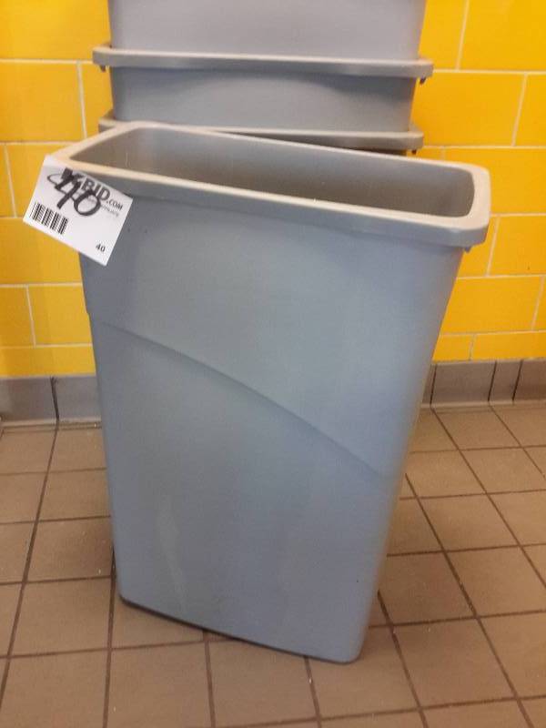 lot 40 image: 5 restaurant quality garbage cans.. Plastic