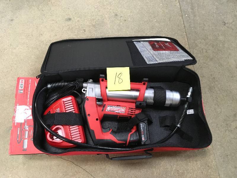 Milwaukee M12  12-Volt Cordles Greese Gun Kit open box in like new condition