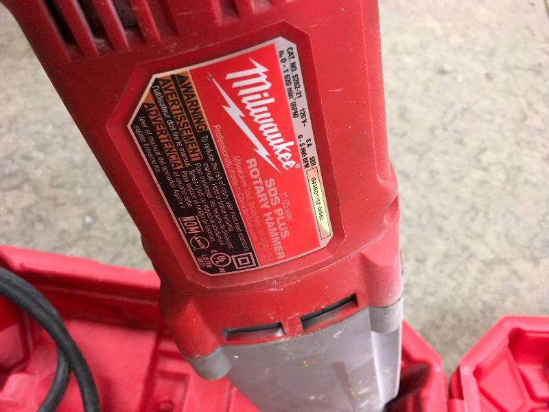 Milwaukee 78 in. 7 Amp SDS Rotary Hammer With Case used in working condition