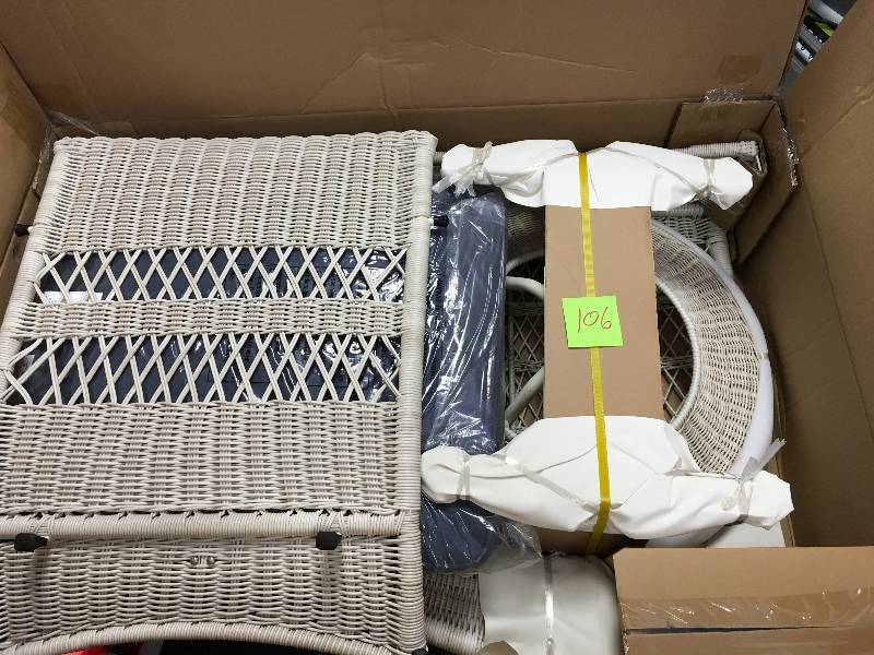 Hampton Bay Park Medows Swivel Rocker White with Navy Cushion not used   open box in like new condition