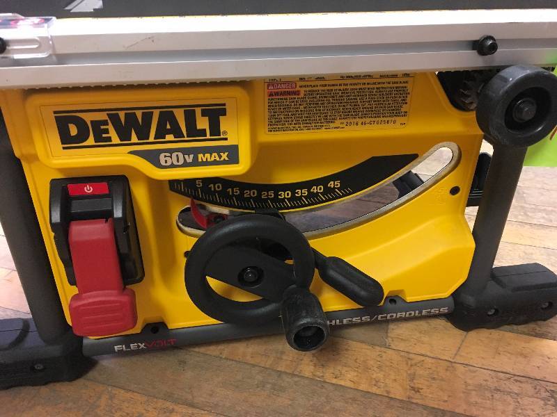 DeWalt FlexVolt 60-Volt MAX Cordless Brushless 8-14 Table Saw (Tool Only)  used in working condition missing guard