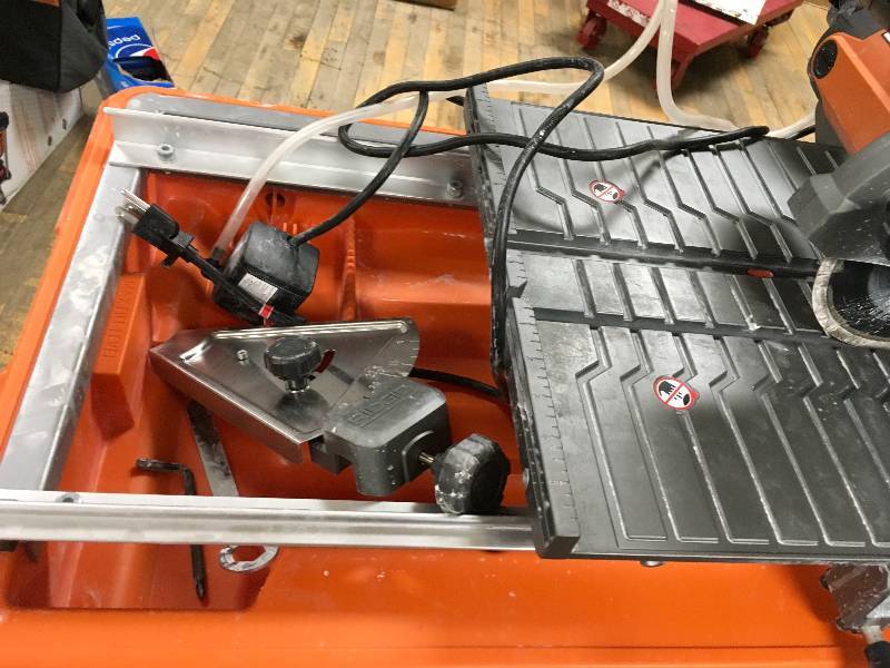Rigid 8 in. Wet Tile Saw with Stand used in working condition