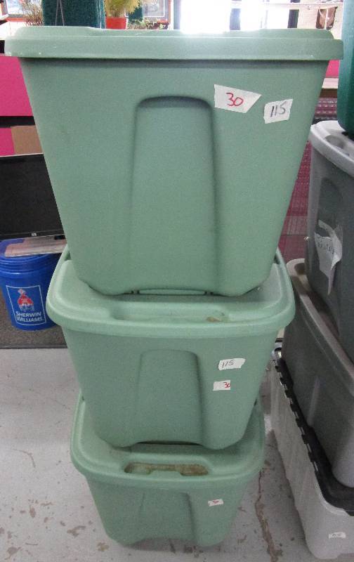 lot 30 image: 3-18 Gallon Tubs