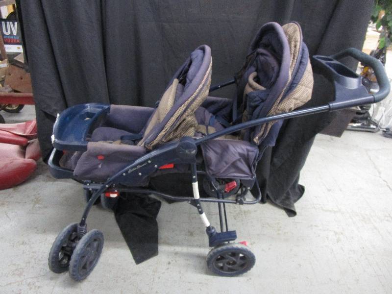 lot 35 image: Double Stroller