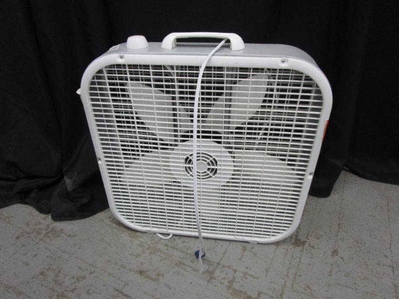 lot 42 image: Box Fan